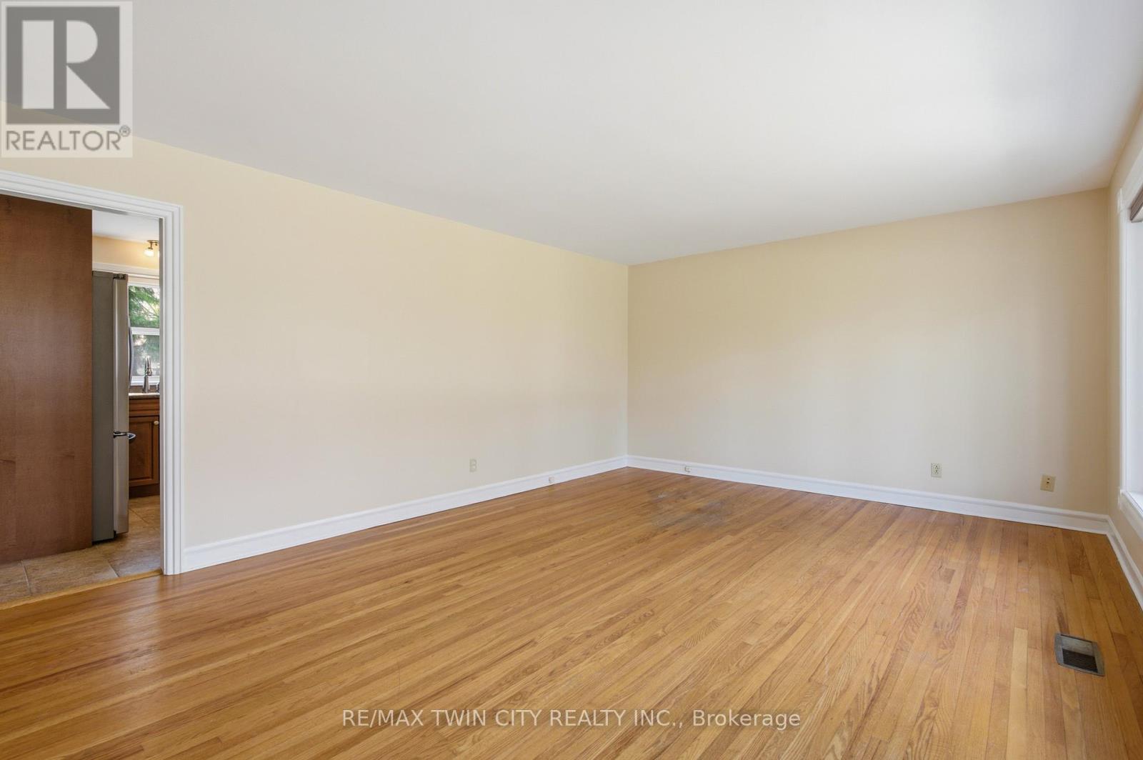 58 Lowrey Street S, Cambridge, Ontario  N1R 4Z6 - Photo 7 - X12961088