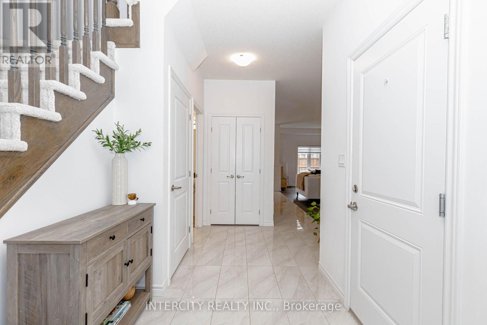 4 Elkington Lane, Brantford, Ontario  N3T 0T5 - Photo 5 - X12961178