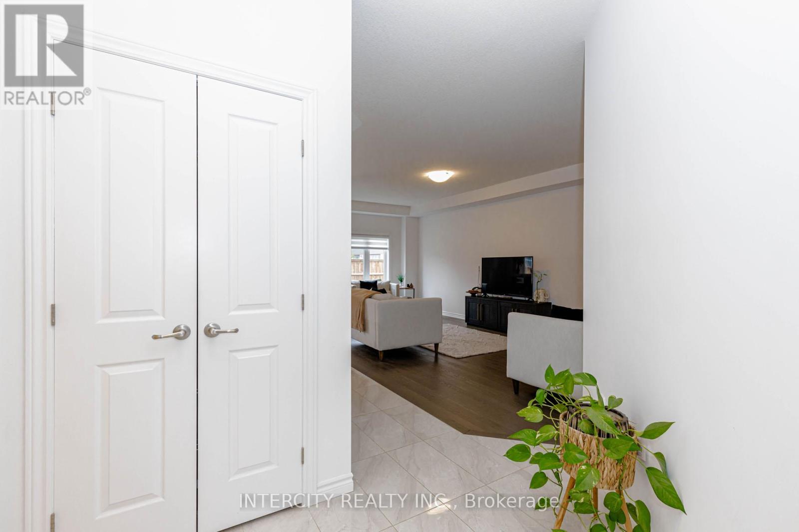 4 Elkington Lane, Brantford, Ontario  N3T 0T5 - Photo 7 - X12961178