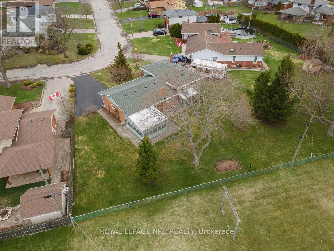 1 Heather Court, Welland, Ontario  L3C 4P6 - Photo 3 - X12961222