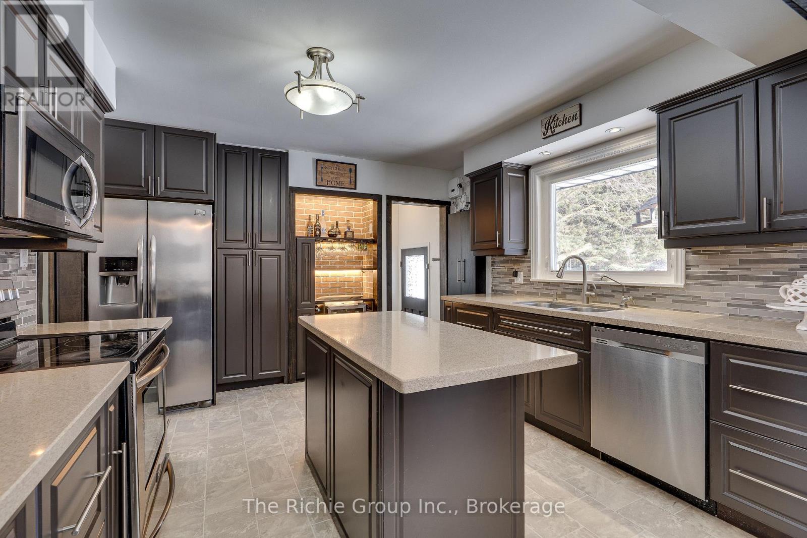 17 Travelled Road, Caledon, Ontario  L7K 1B7 - Photo 6 - W12851118