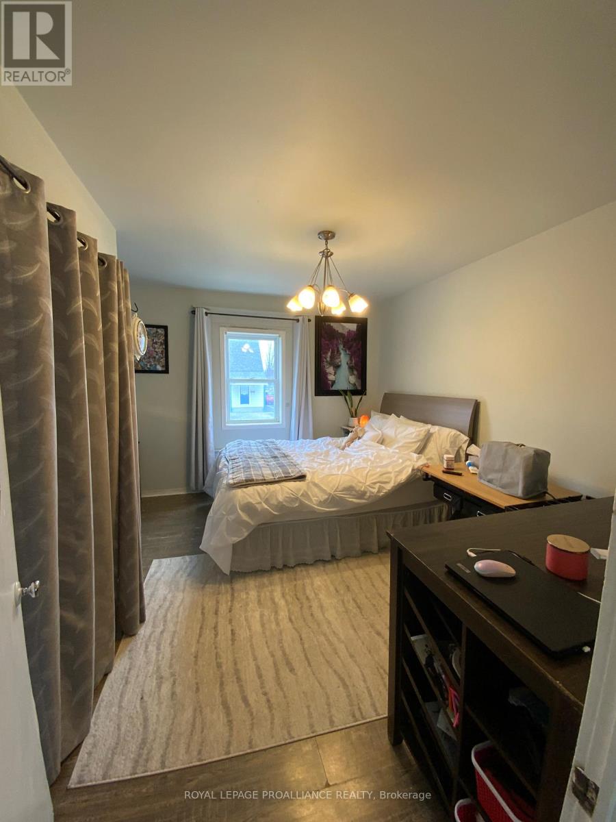 187-189 Byron Street, Quinte West, Ontario  K8V 2Y7 - Photo 12 - X12960804