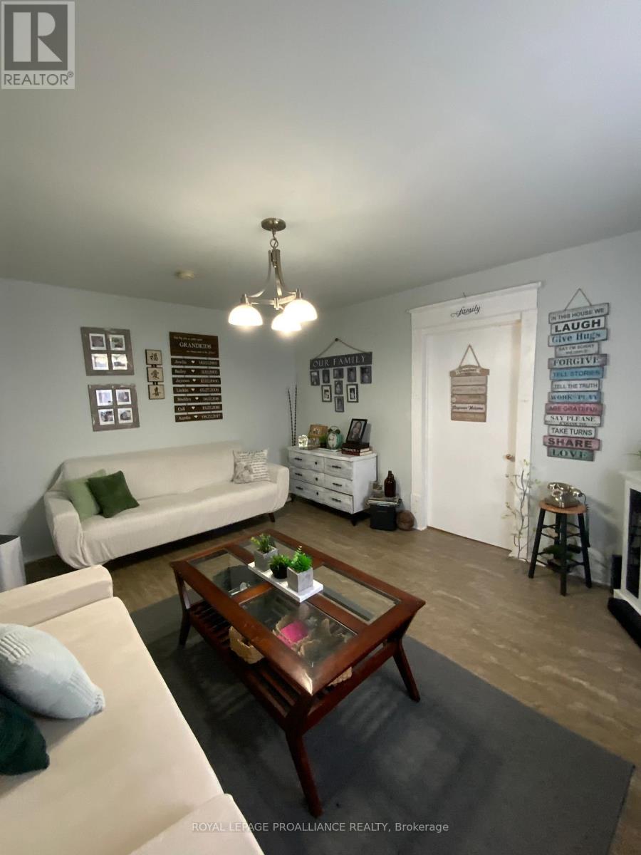 187-189 Byron Street, Quinte West, Ontario  K8V 2Y7 - Photo 11 - X12960804