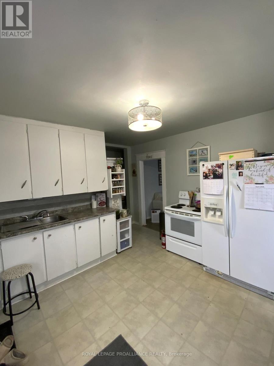 187-189 Byron Street, Quinte West, Ontario  K8V 2Y7 - Photo 8 - X12960804