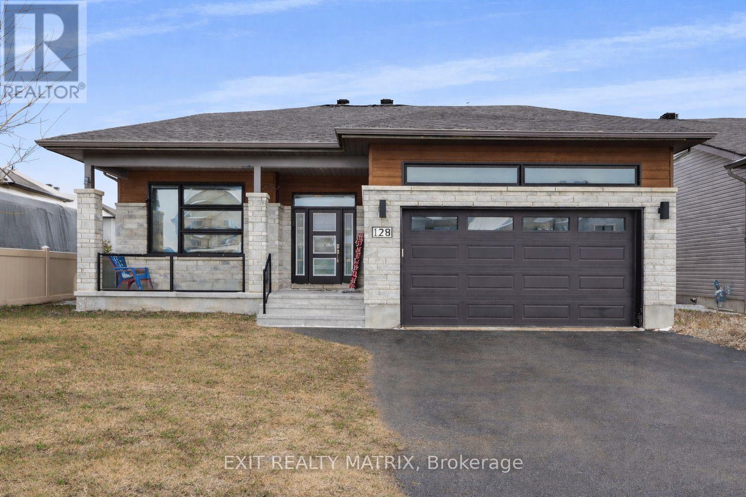 128 LYON STREET, Russell, Ontario