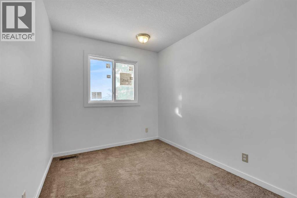 318 Marlborough Way NE, Calgary, Alberta  T2A 6R9 - Photo 11 - A2299339