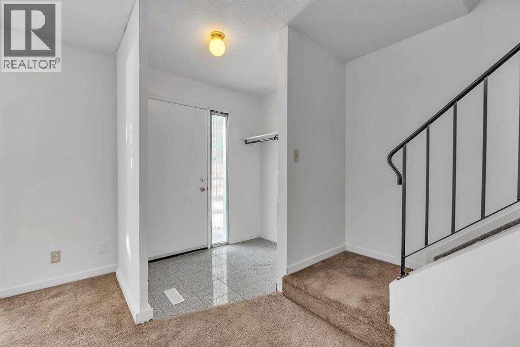 318 Marlborough Way NE, Calgary, Alberta  T2A 6R9 - Photo 8 - A2299339