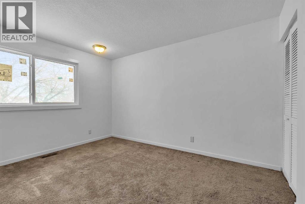 318 Marlborough Way NE, Calgary, Alberta  T2A 6R9 - Photo 9 - A2299339