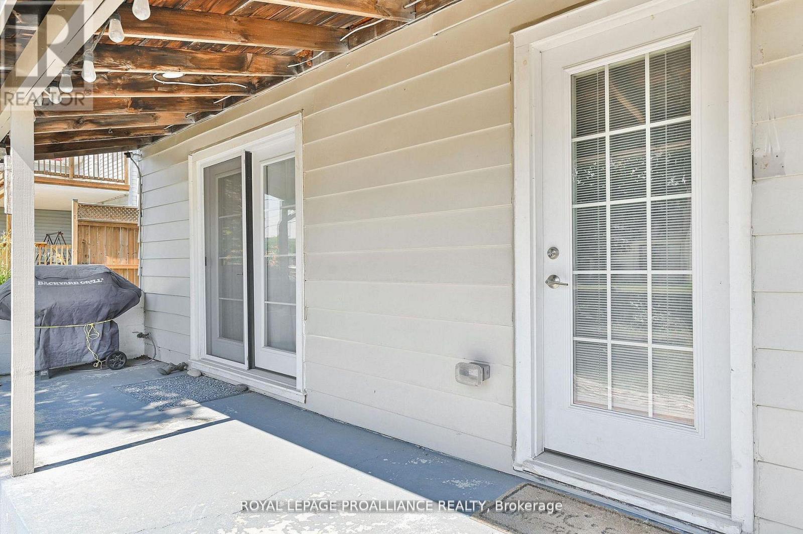 61 Delaney Street, Quinte West, Ontario  K8V 4L7 - Photo 4 - X12961274