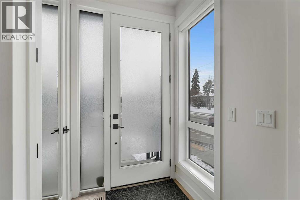 2501 17a Street NW, Calgary, Alberta  T2M 3S7 - Photo 4 - A2294472