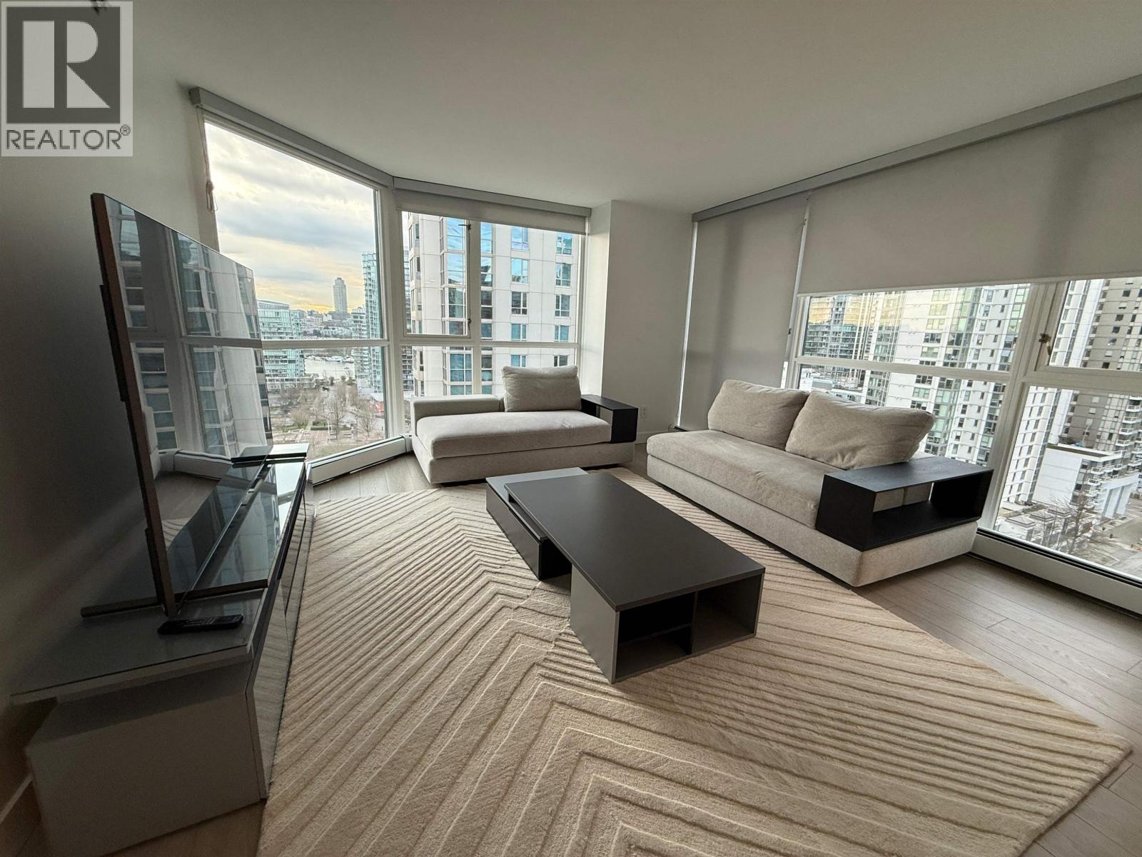 1801 289 Drake Street, Vancouver, British Columbia  V6B 4Y8 - Photo 2 - R3107068