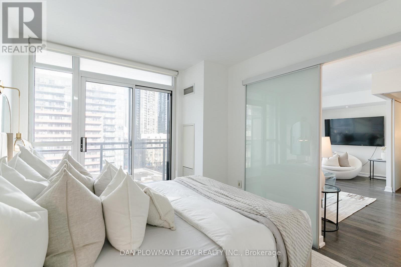 1006 - 8 Telegram Mews, Toronto, Ontario  M5V 3Z5 - Photo 12 - C12961228