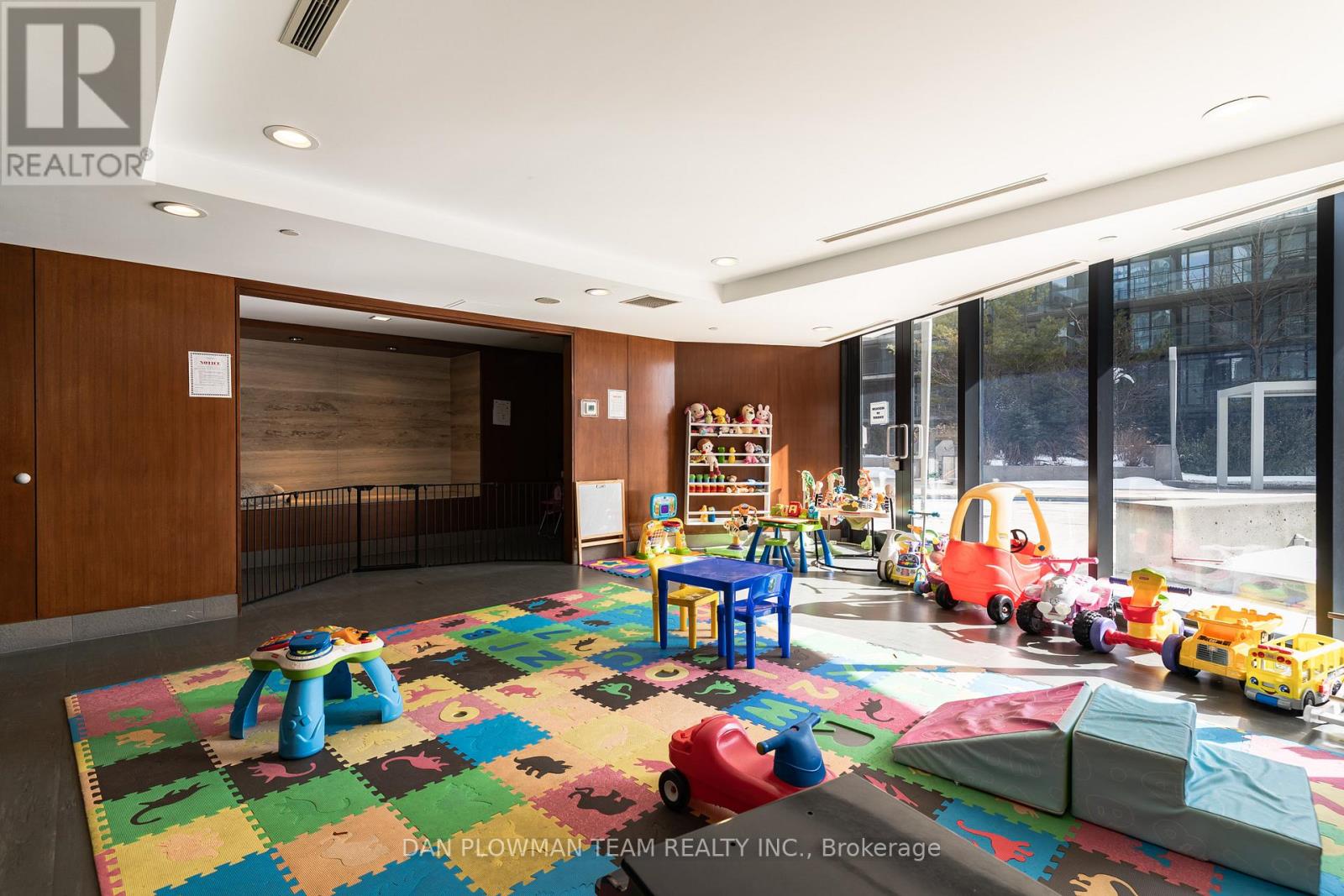 1006 - 8 Telegram Mews, Toronto, Ontario  M5V 3Z5 - Photo 29 - C12961228