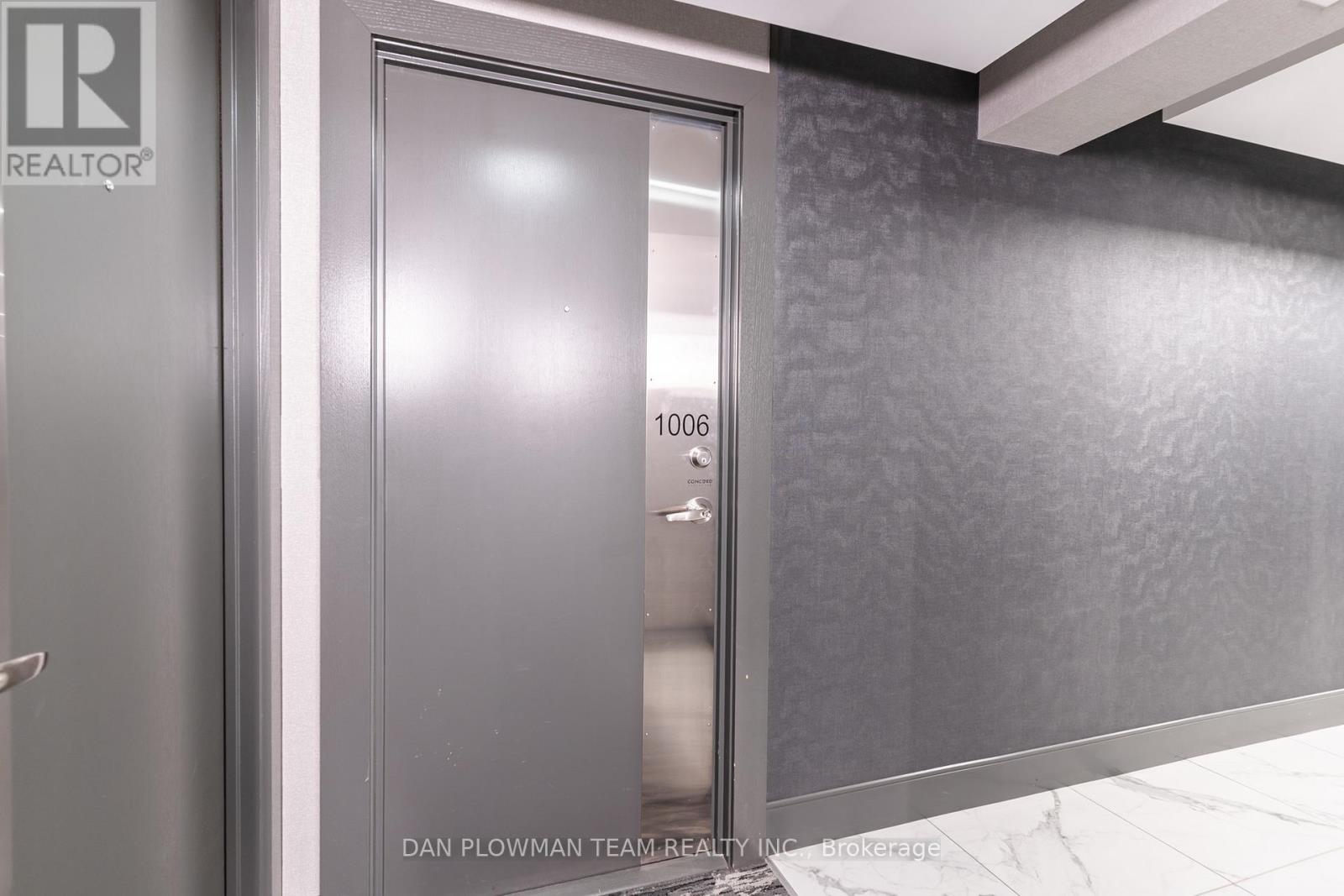 1006 - 8 Telegram Mews, Toronto, Ontario  M5V 3Z5 - Photo 3 - C12961228