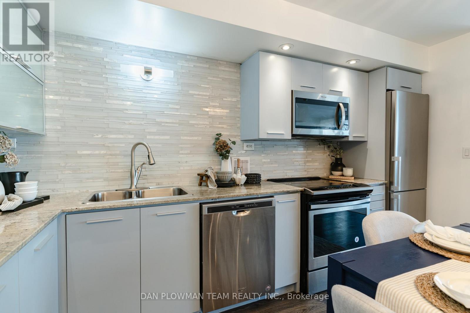 1006 - 8 Telegram Mews, Toronto, Ontario  M5V 3Z5 - Photo 7 - C12961228