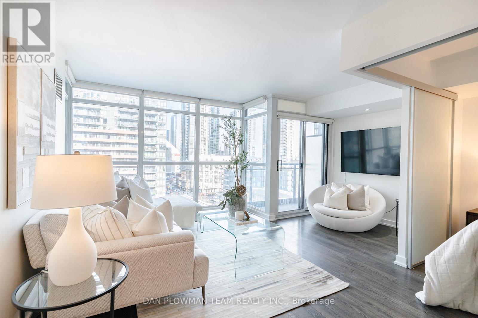 1006 - 8 Telegram Mews, Toronto, Ontario  M5V 3Z5 - Photo 8 - C12961228