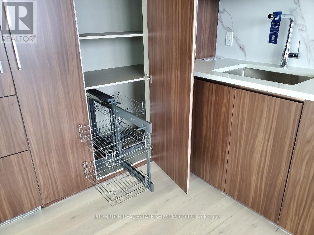 6205 - 3 Concord Cityplace Way, Toronto, Ontario  M5V 0X4 - Photo 10 - C12961242