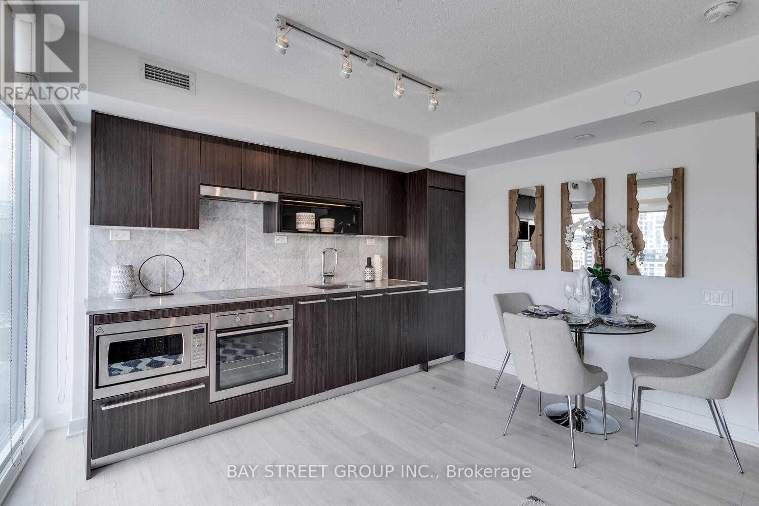 1205 - 80 Queens Wharf Road, Toronto, Ontario M5V 0J3 - Photo 4 - C12961310