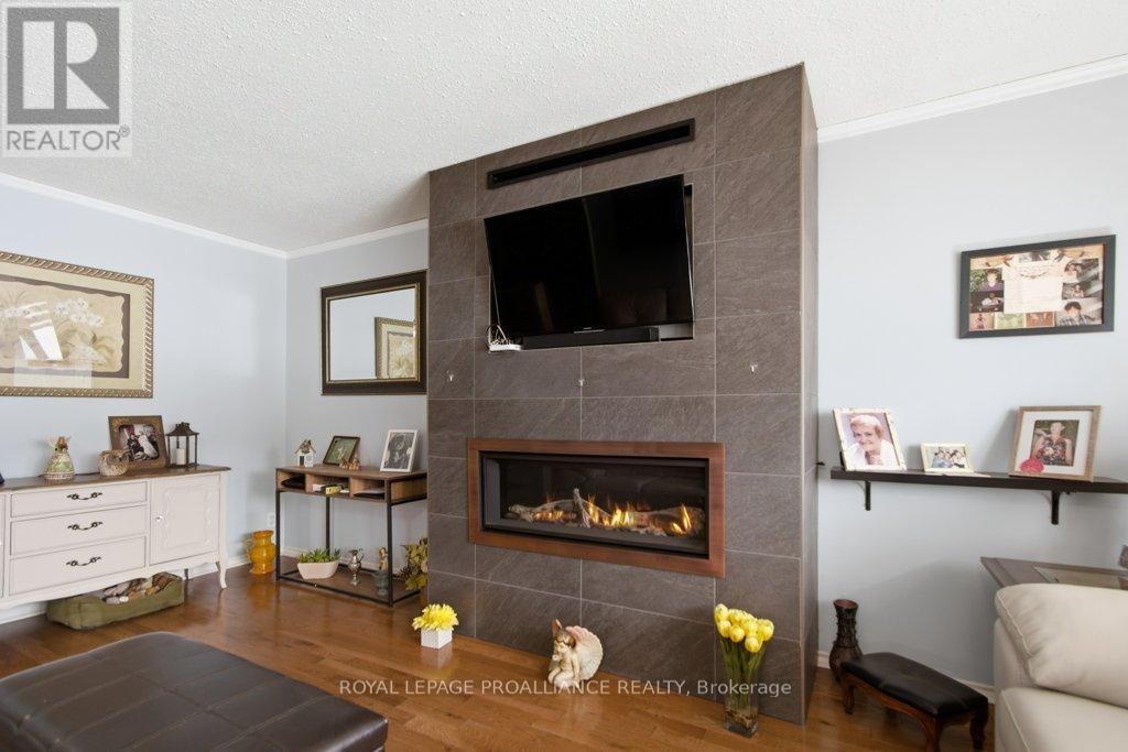 8 Birch Street, Quinte West, Ontario  K8V 6J1 - Photo 4 - X12833244