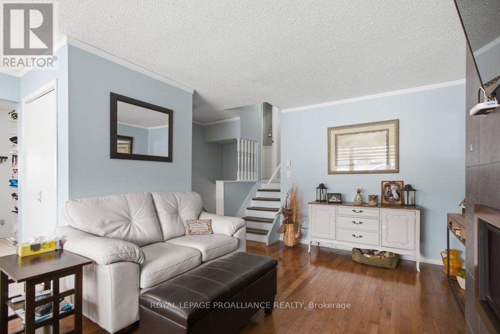 8 Birch Street, Quinte West, Ontario  K8V 6J1 - Photo 5 - X12833244