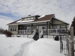 Property: 40 Dori Drive, Gimli, Manitoba