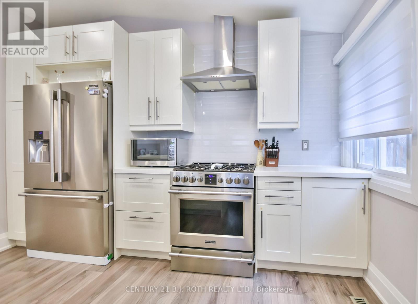 16 Gloria Street, Barrie (Sunnidale), Ontario  L4N 4L9 - Photo 6 - S12961282