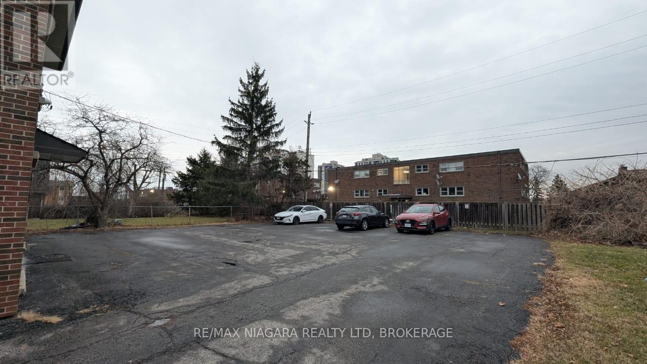 2 - 9 Masterson Drive, St. Catharines, Ontario  L2T 3N9 - Photo 5 - X12868528