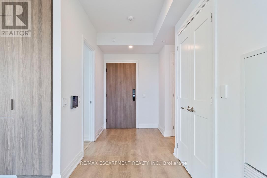 1012 - 21 Park Street E, Mississauga, Ontario L5G 0C2 - Photo 4 - W12961254