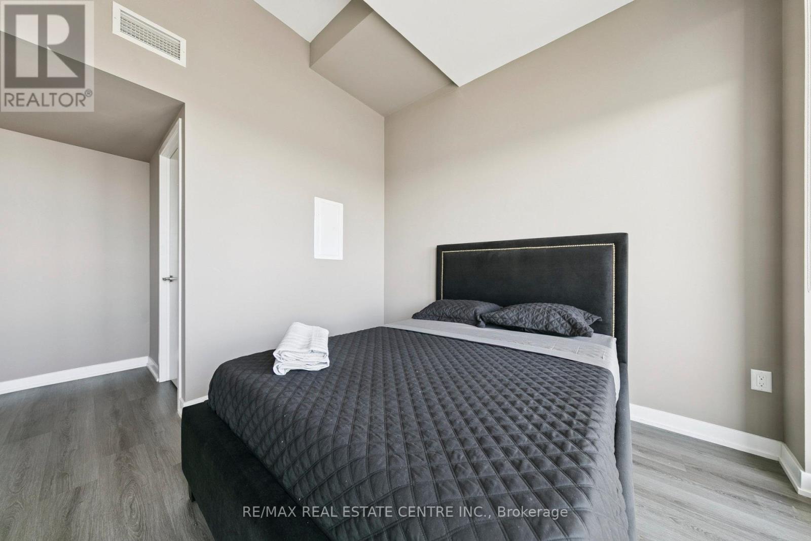 5907 - 3883 Quartz Road, Mississauga, Ontario L5B 0M4 - Photo 19 - W12961308