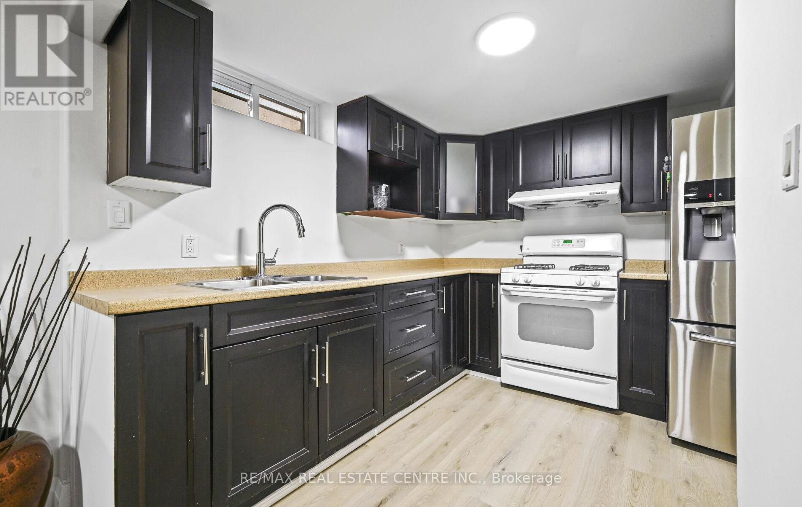 84 Viscount Road, Brantford, Ontario N3P 1Y7 - Photo 37 - X12961230