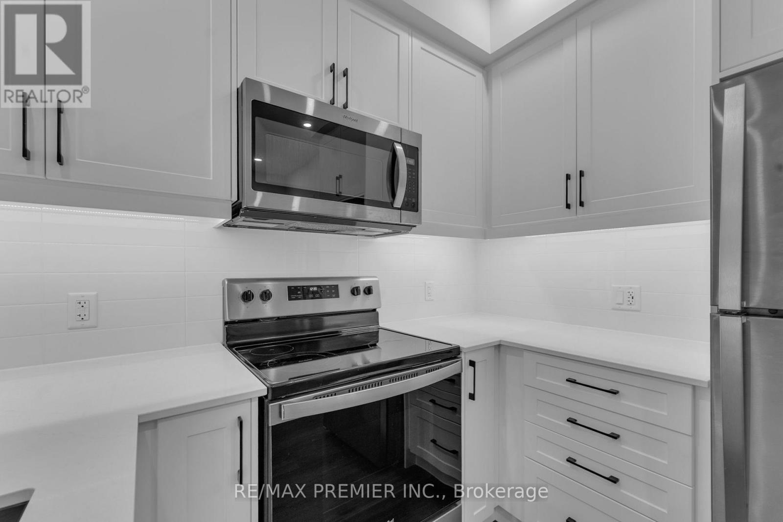 215 - 1000 Lackner Place, Kitchener, Ontario  N2A 0L9 - Photo 13 - X12892812