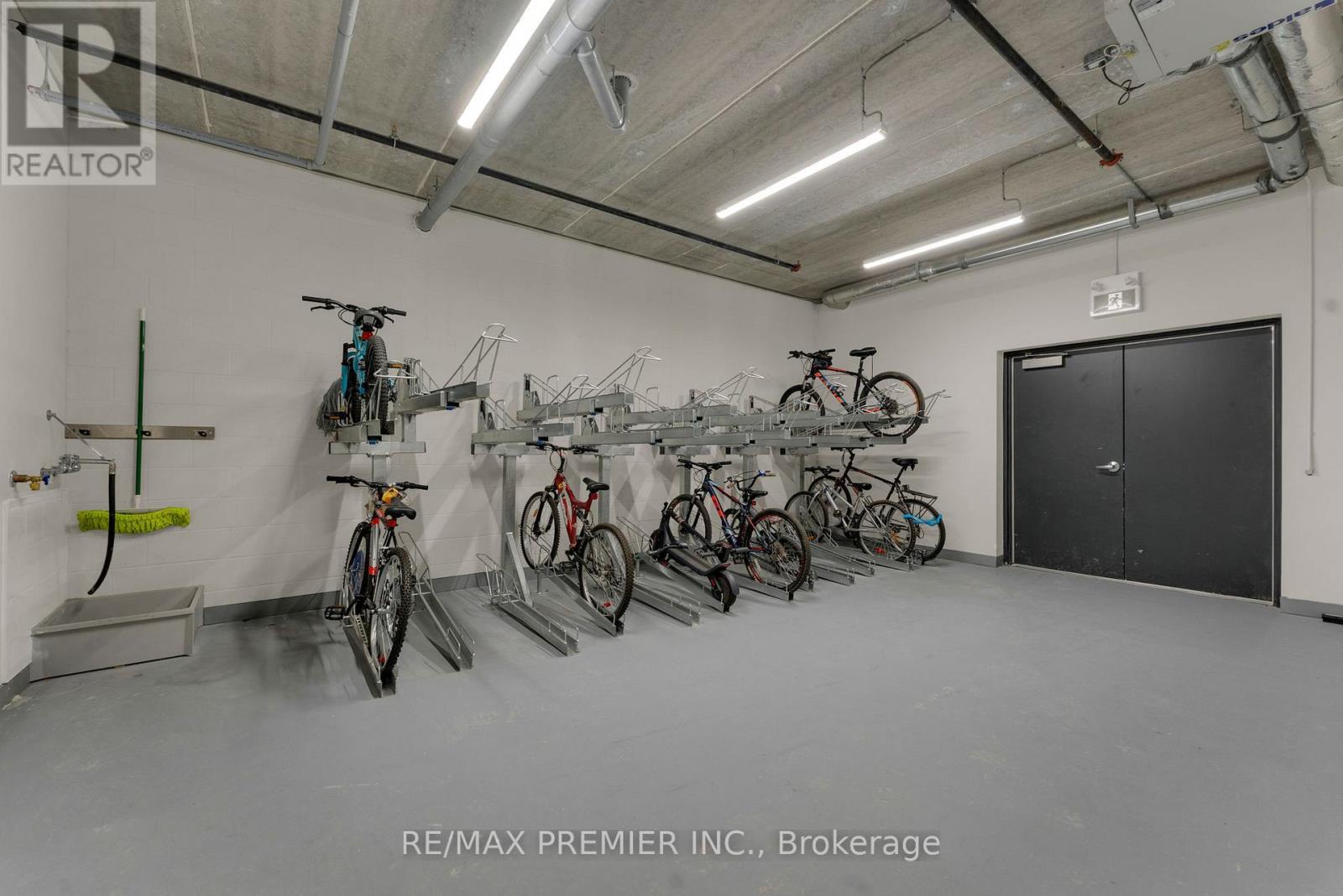 215 - 1000 Lackner Place, Kitchener, Ontario  N2A 0L9 - Photo 35 - X12892812