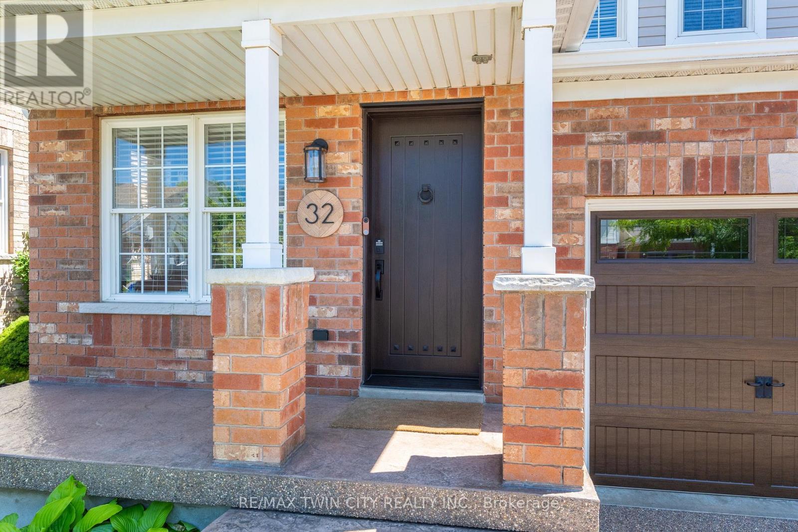 32 Bloomington Drive, Cambridge, Ontario  N1P 1J4 - Photo 6 - X12918716