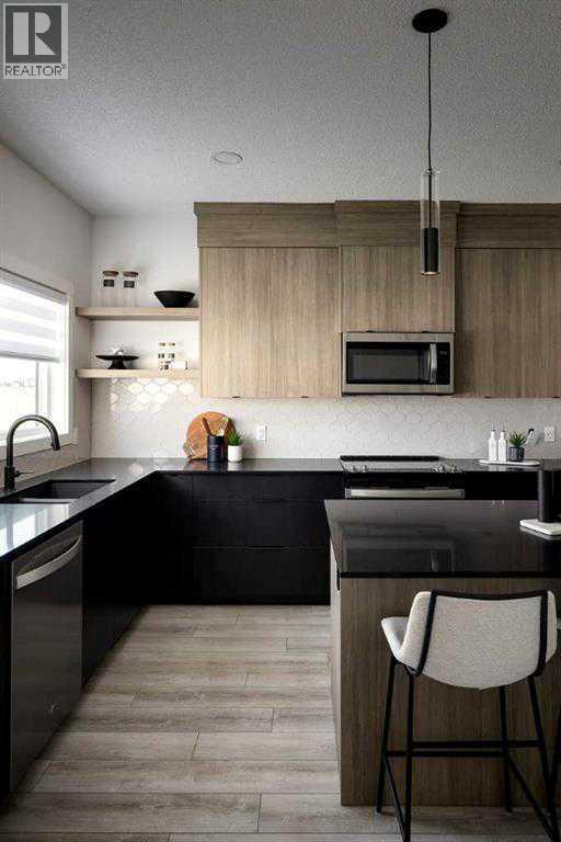 18 Creekview Avenue SW, Calgary, Alberta  T2C 6M1 - Photo 4 - A2292621