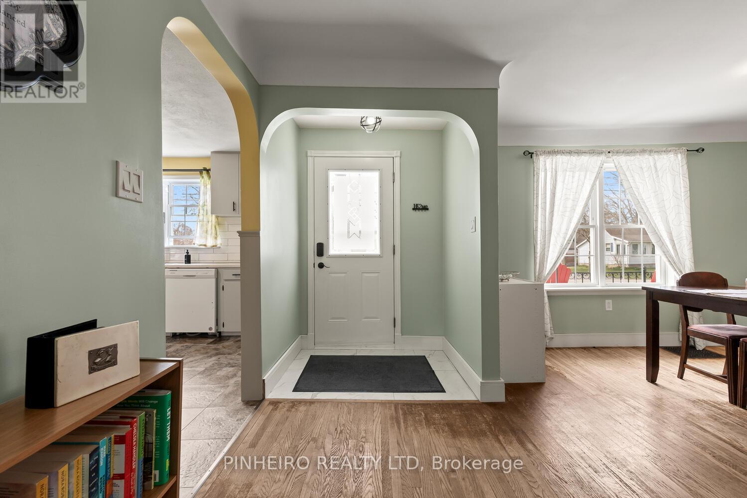 275 Ridout Street, West Elgin, Ontario  N0L 2C0 - Photo 2 - X12961404