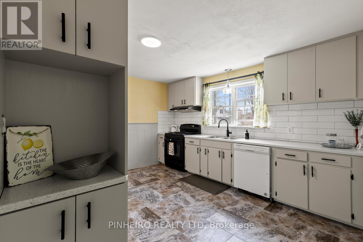 275 Ridout Street, West Elgin, Ontario  N0L 2C0 - Photo 6 - X12961404