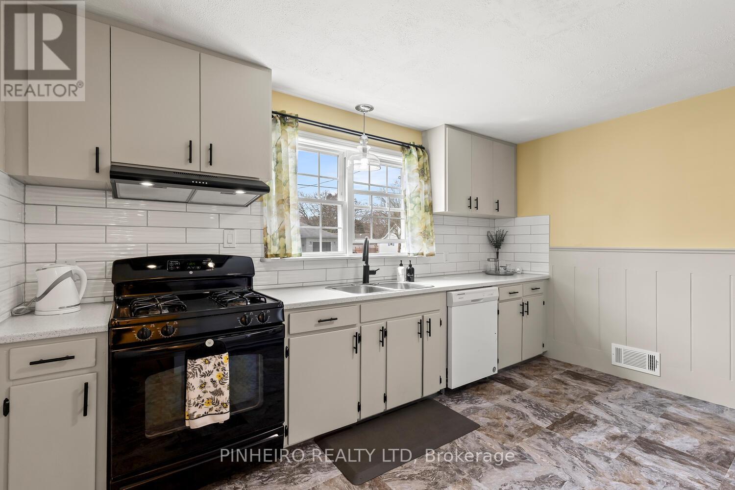 275 Ridout Street, West Elgin, Ontario  N0L 2C0 - Photo 7 - X12961404