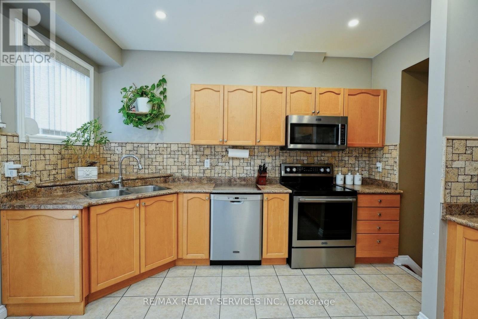 32 Ashdale Road, Brampton, Ontario  L6Y 5M7 - Photo 15 - W12955484