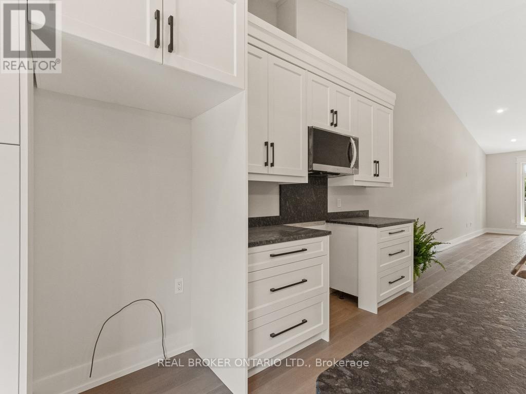 44 Topham Boulevard, Welland, Ontario  L3C 3G2 - Photo 11 - X12961366