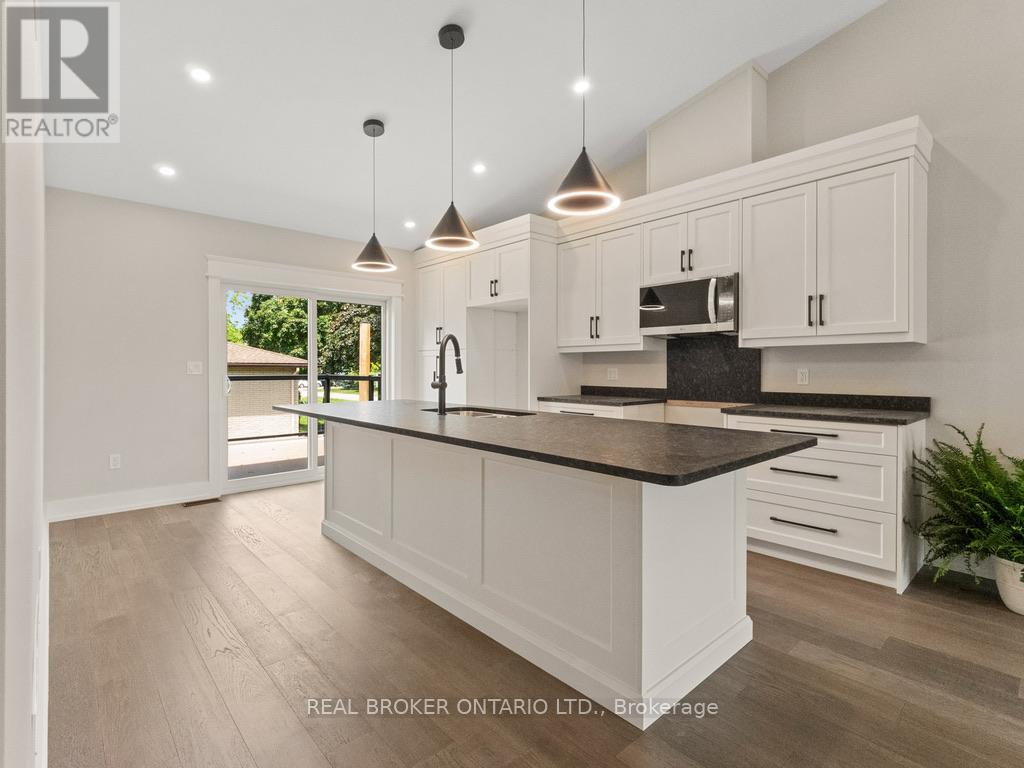 44 Topham Boulevard, Welland, Ontario  L3C 3G2 - Photo 4 - X12961366