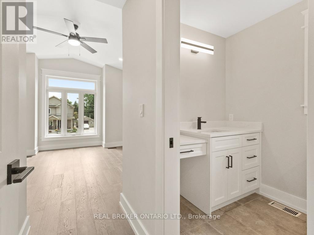 44 Topham Boulevard, Welland, Ontario  L3C 3G2 - Photo 5 - X12961366