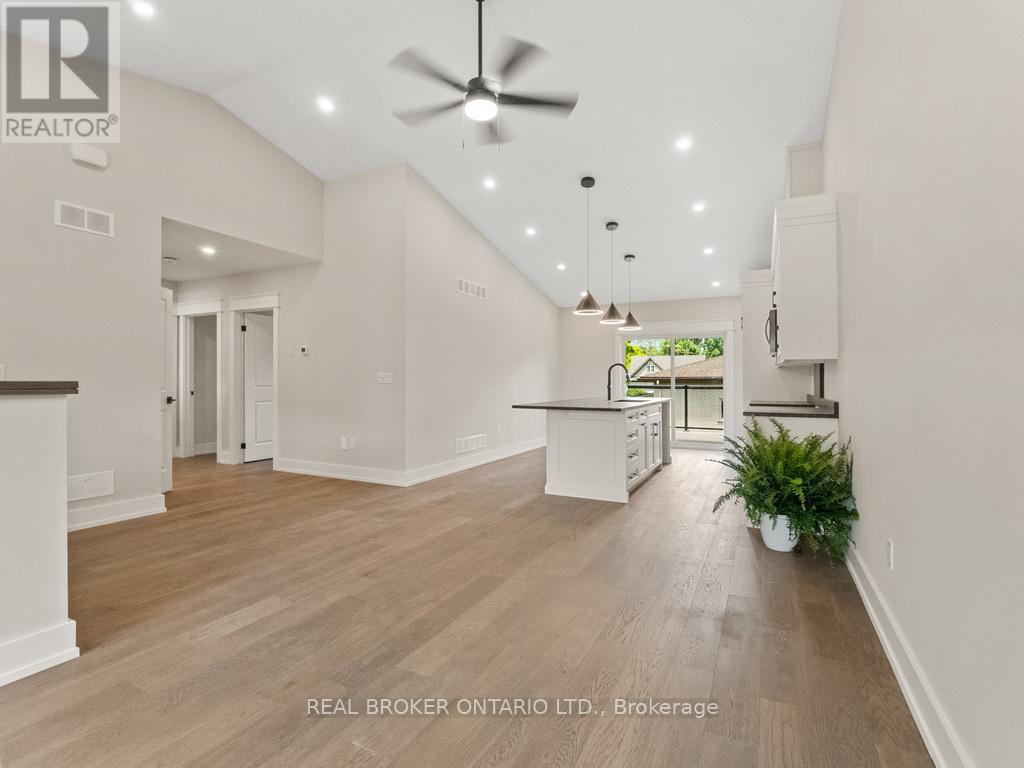 44 Topham Boulevard, Welland, Ontario  L3C 3G2 - Photo 6 - X12961366