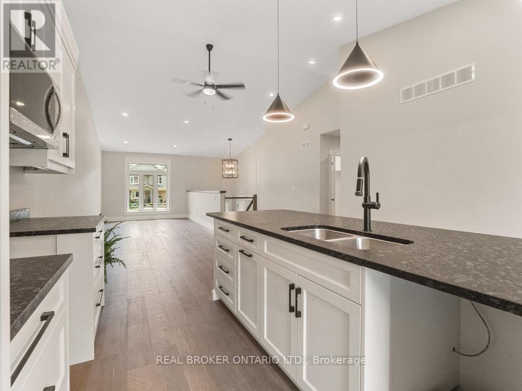 44 Topham Boulevard, Welland, Ontario  L3C 3G2 - Photo 8 - X12961366