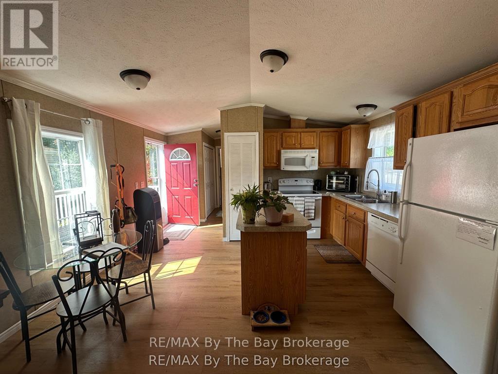 40 Georgian Glen Drive, Wasaga Beach, Ontario  L9Z 1K7 - Photo 2 - S12961494