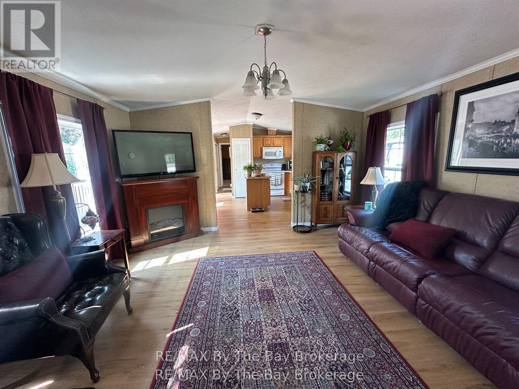 40 Georgian Glen Drive, Wasaga Beach, Ontario  L9Z 1K7 - Photo 5 - S12961494