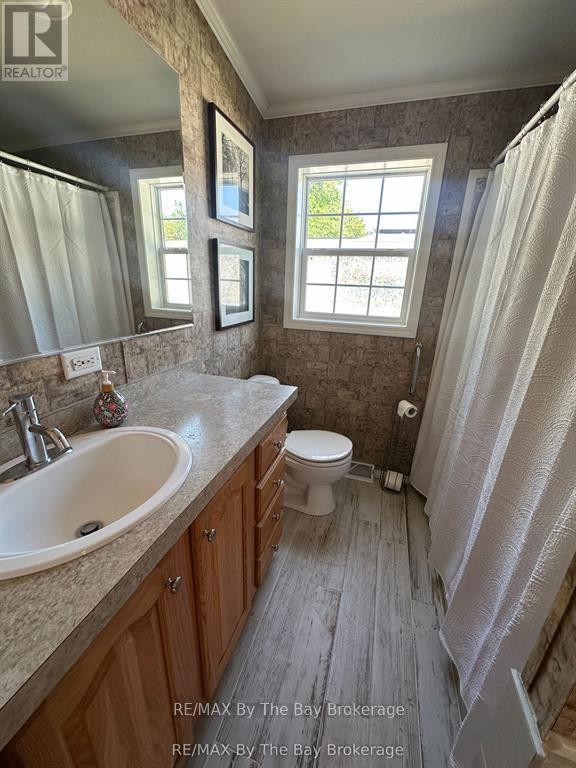 40 Georgian Glen Drive, Wasaga Beach, Ontario  L9Z 1K7 - Photo 9 - S12961494