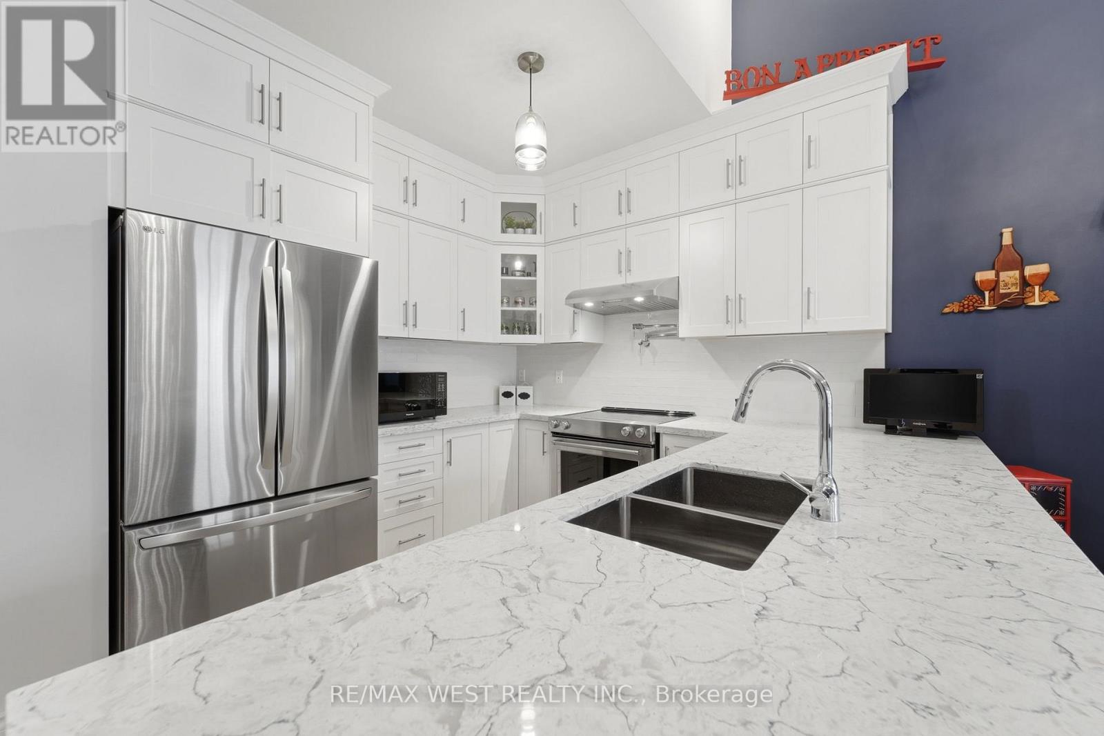 158 Anne Street, Niagara-On-The-Lake, Ontario  L0S 1J0 - Photo 6 - X12909492