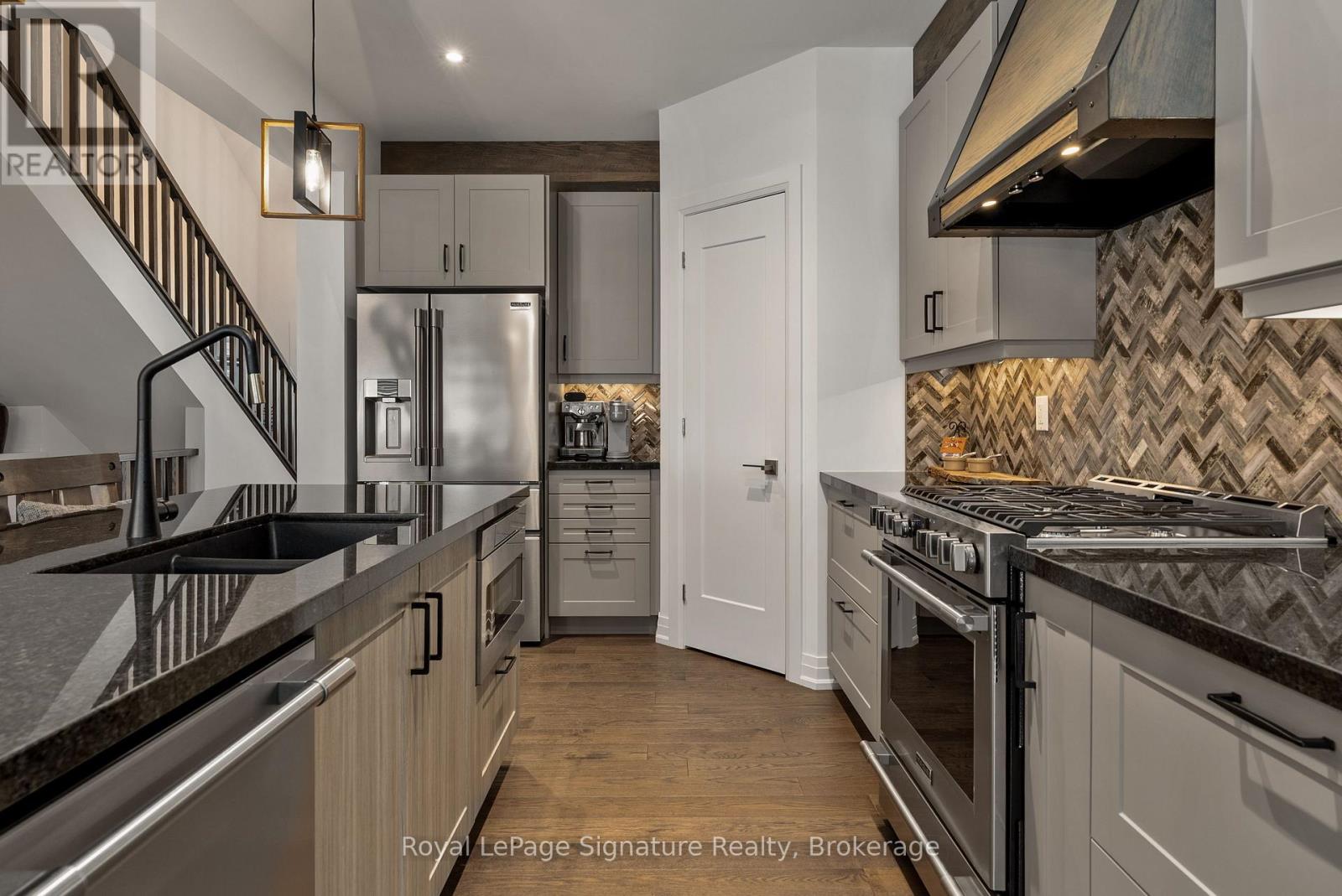 104 Clippers Lane, Blue Mountains, Ontario  N0H 2P0 - Photo 5 - X12961448