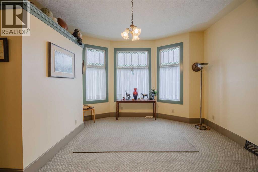 15 Elma Street W, Okotoks, Alberta  T1S 1J7 - Photo 9 - A2241158