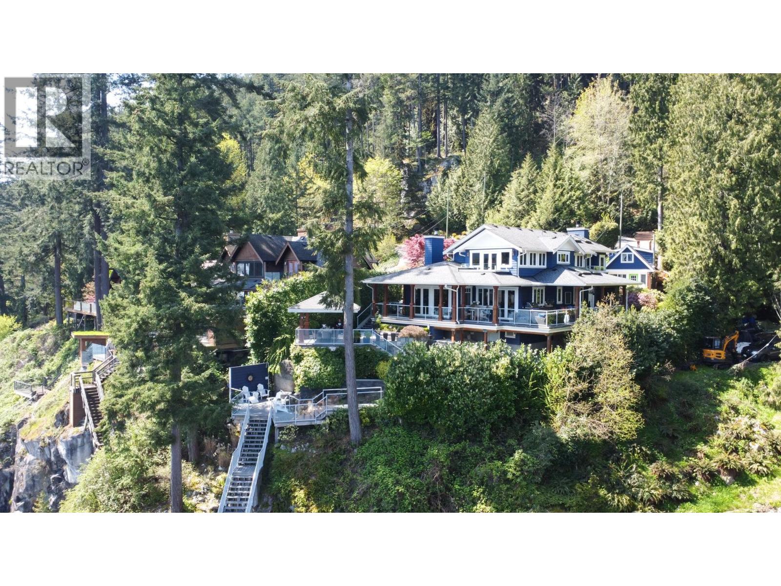 5125 Indian River Drive, North Vancouver, British Columbia  V7G 2T6 - Photo 2 - R3076609